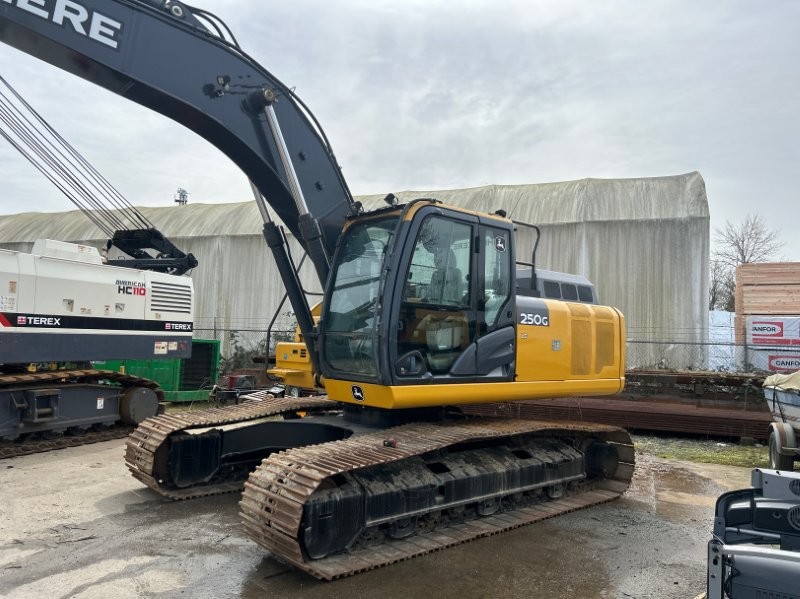  2019 John Deere 250G at Conquest Equipment BC