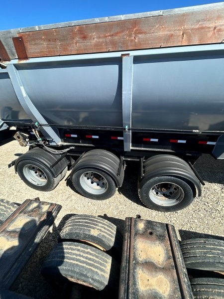  2018 Castleton Live Bottom at Conquest Equipment Saskatchewan