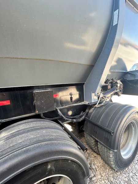  2018 Castleton Live Bottom at Conquest Equipment Saskatchewan