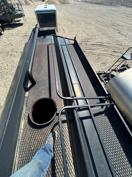  1998 Mack RD688S at Conquest Equipment 