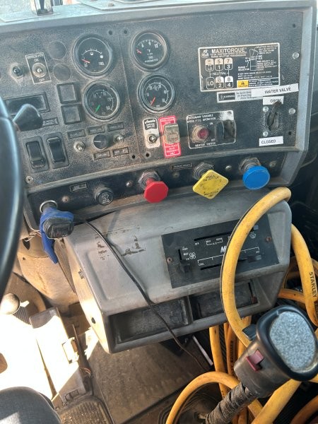  1998 Mack RD688S at Conquest Equipment 