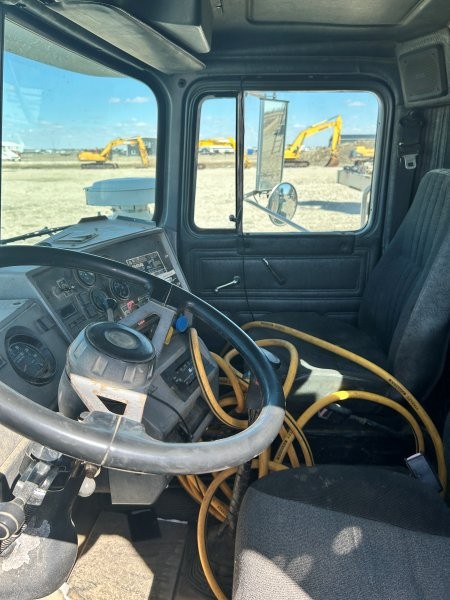  1998 Mack RD688S at Conquest Equipment 