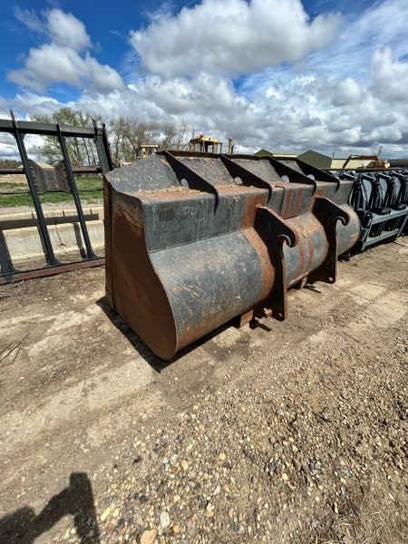  2020 CASE 921G XR at Conquest Equipment Saskatchewan