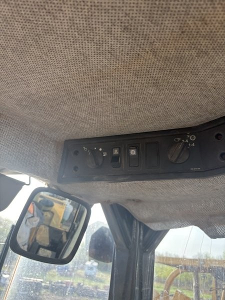  2001 CAT 950G at Conquest Equipment Manitoba