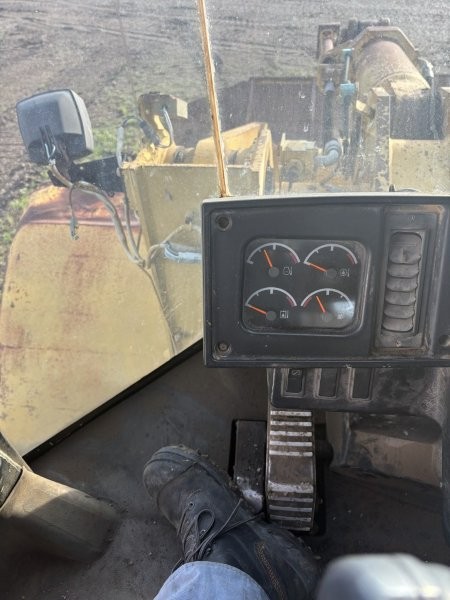  2001 CAT 950G at Conquest Equipment Manitoba