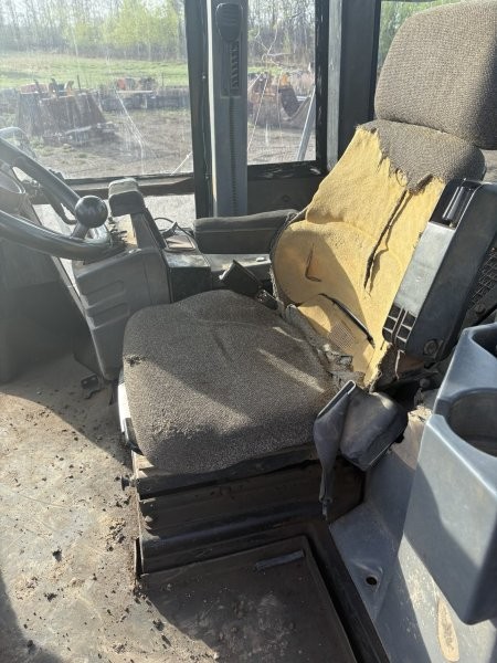  2001 CAT 950G at Conquest Equipment Manitoba