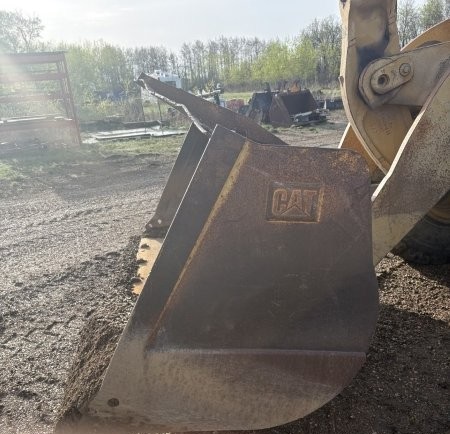  2001 CAT 950G at Conquest Equipment Manitoba