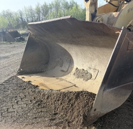  2001 CAT 950G at Conquest Equipment Manitoba