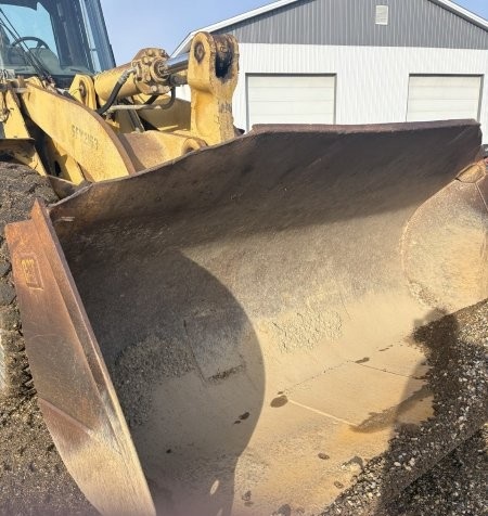  2001 CAT 950G at Conquest Equipment Manitoba