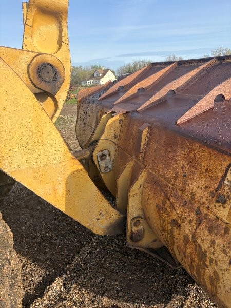  2001 CAT 950G at Conquest Equipment Manitoba