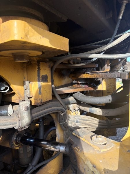  2001 CAT 950G at Conquest Equipment Manitoba