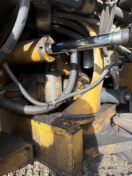  2001 CAT 950G at Conquest Equipment Manitoba