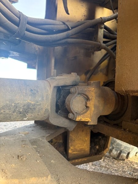  2001 CAT 950G at Conquest Equipment Manitoba