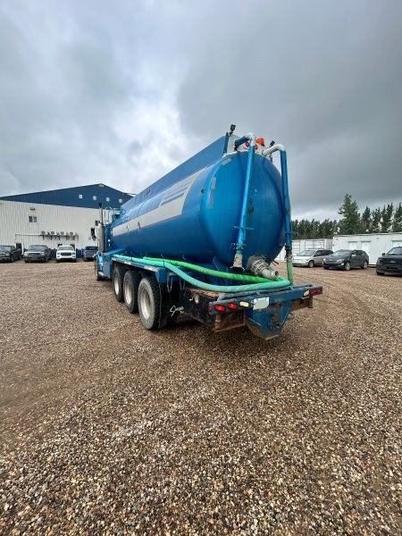  2004 Freightliner Water Truck at Conquest Equipment 