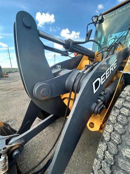  2014 DEERE 524K at Conquest Equipment Saskatchewan