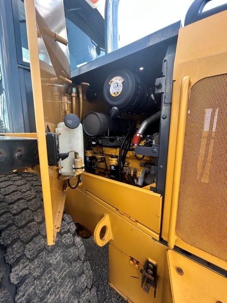  2014 DEERE 524K at Conquest Equipment Saskatchewan