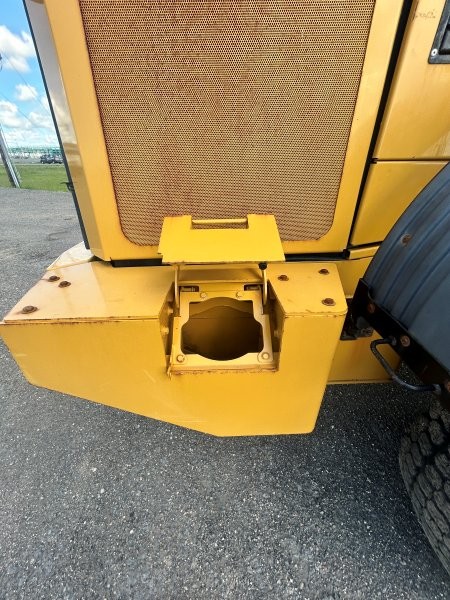  2014 DEERE 524K at Conquest Equipment Saskatchewan