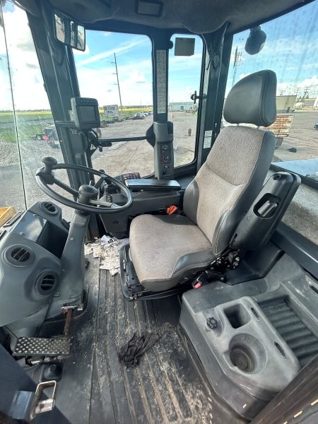  2014 DEERE 524K at Conquest Equipment Saskatchewan