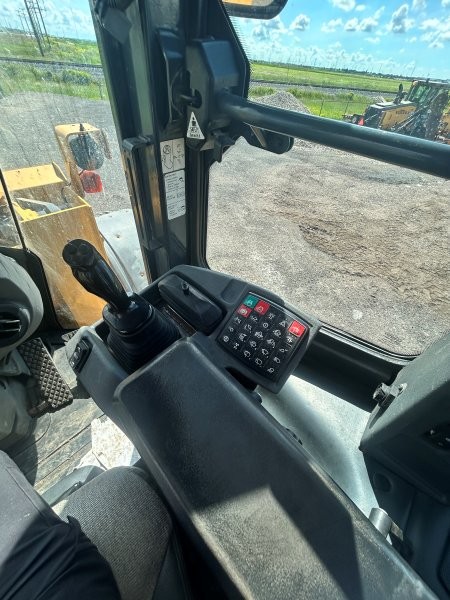  2014 DEERE 524K at Conquest Equipment Saskatchewan