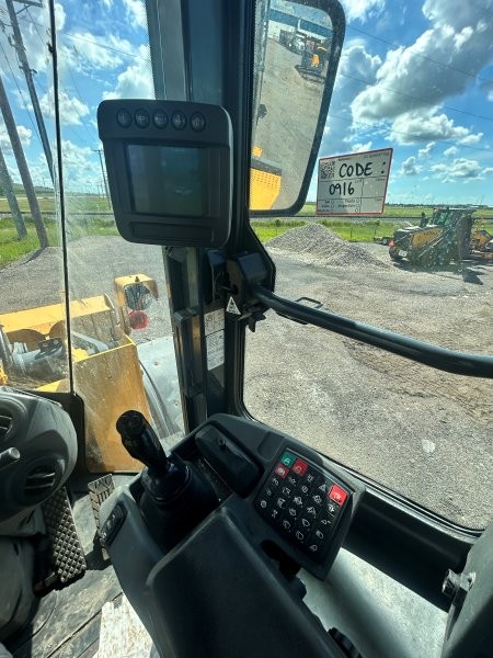  2014 DEERE 524K at Conquest Equipment Saskatchewan