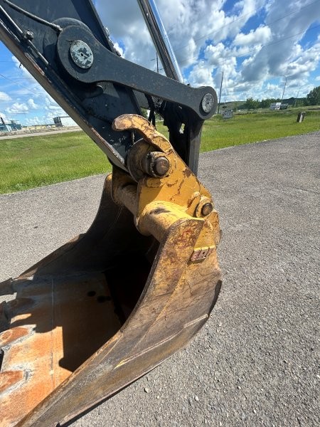  2018 DEERE 180G at Conquest Equipment Saskatchewan