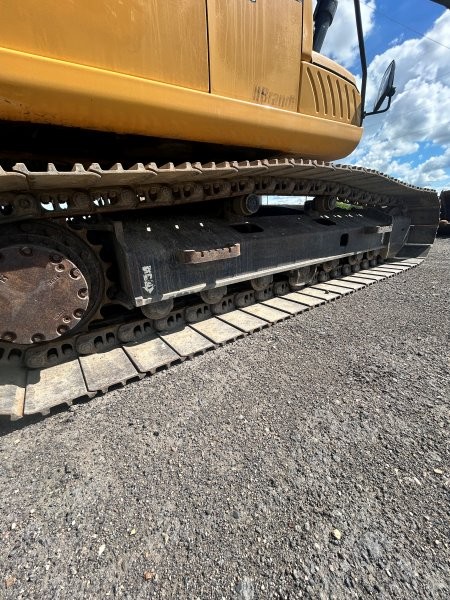  2018 DEERE 180G at Conquest Equipment Saskatchewan