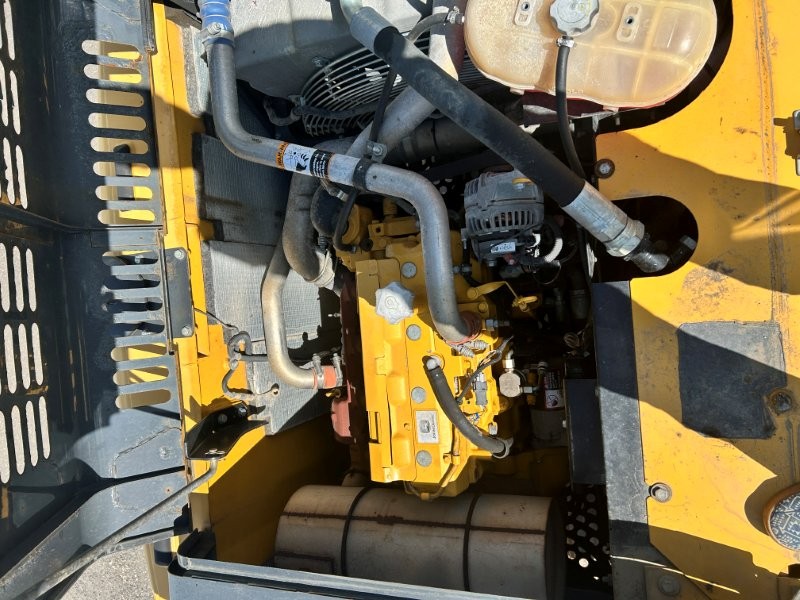  2018 DEERE 180G at Conquest Equipment Saskatchewan