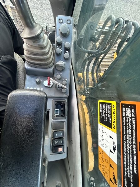  2018 DEERE 180G at Conquest Equipment Saskatchewan