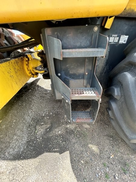  2018 DEERE 180G at Conquest Equipment Saskatchewan