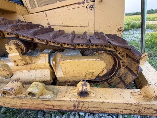  1997 CAT D8R at Conquest Equipment Manitoba
