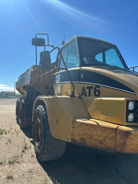  2004 CAT 725 at Conquest Equipment Manitoba
