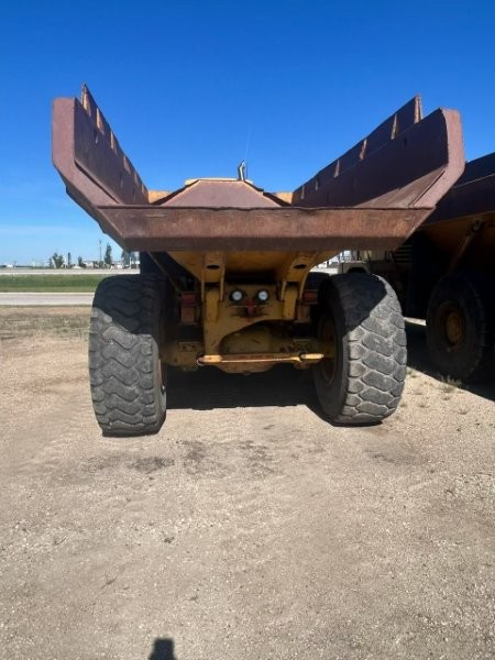  2004 CAT 725 at Conquest Equipment Manitoba