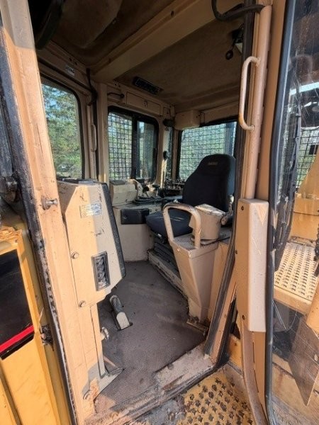 1998 CAT D8R at Conquest Equipment Manitoba