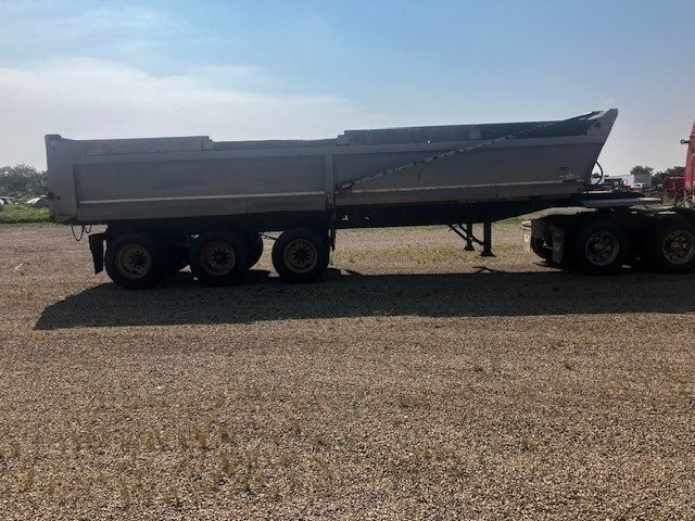  2011 NeuStar Tridem End Dump at Conquest Equipment Saskatchewan