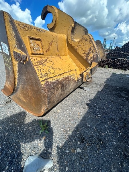  2018 DEERE 180G at Conquest Equipment Saskatchewan