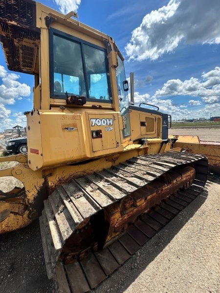  2003 DEERE 700H at Conquest Equipment Saskatchewan