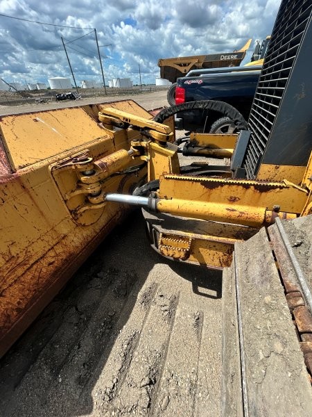  2003 DEERE 700H at Conquest Equipment Saskatchewan
