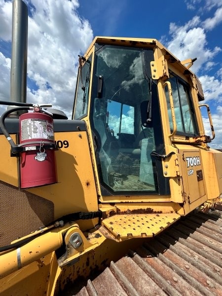  2003 DEERE 700H at Conquest Equipment Saskatchewan