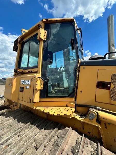  2003 DEERE 700H at Conquest Equipment Saskatchewan