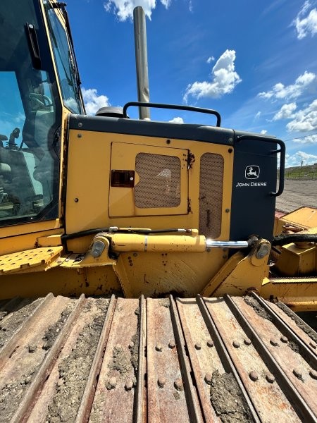  2003 DEERE 700H at Conquest Equipment Saskatchewan