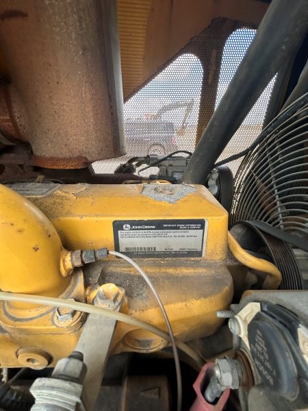  2003 DEERE 700H at Conquest Equipment Saskatchewan
