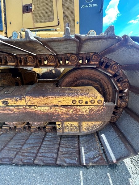  2003 DEERE 700H at Conquest Equipment Saskatchewan