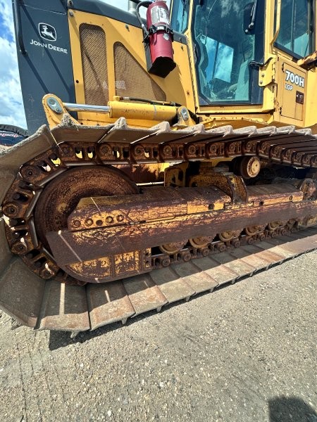  2003 DEERE 700H at Conquest Equipment Saskatchewan