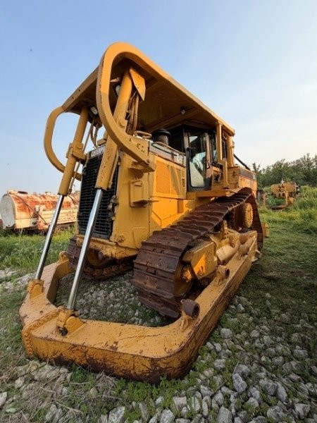  1997 CAT D8R at Conquest Equipment Manitoba