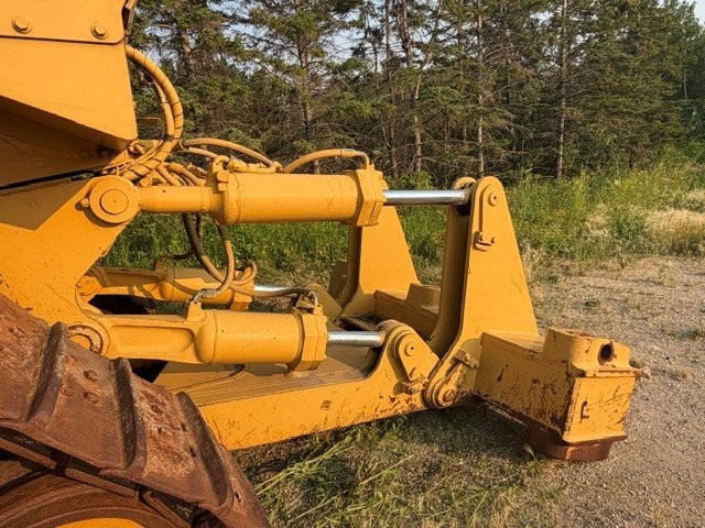  1998 CAT D8R at Conquest Equipment Manitoba