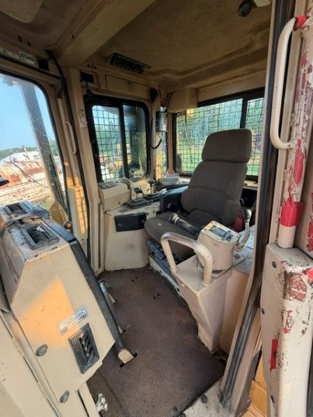  1997 CAT D8R at Conquest Equipment Manitoba