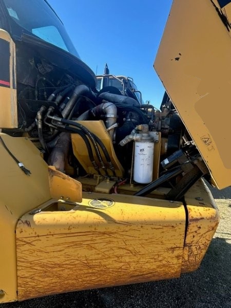  2004 CAT 725 at Conquest Equipment Manitoba