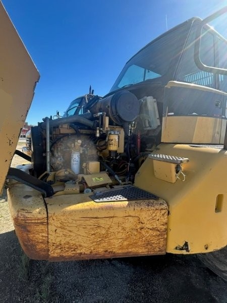  2004 CAT 725 at Conquest Equipment Manitoba
