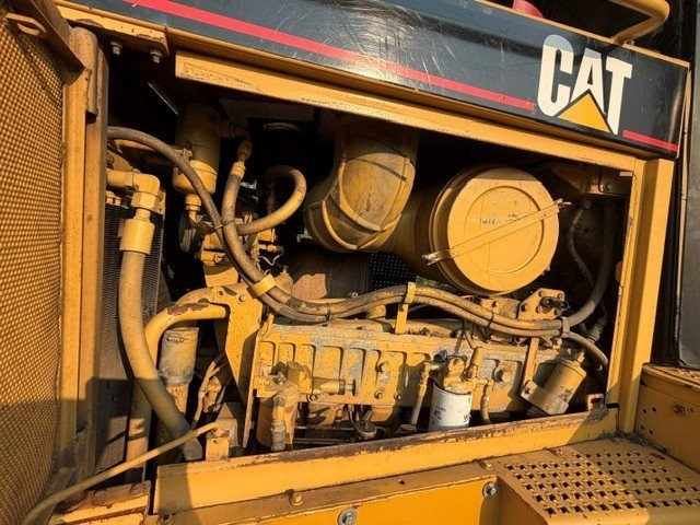  1998 CAT D8R at Conquest Equipment Manitoba